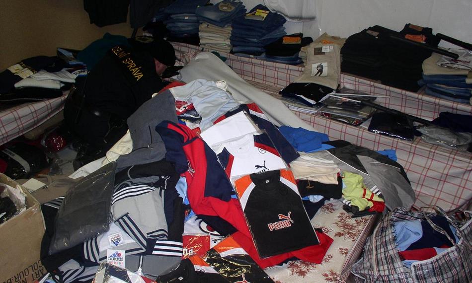 2011-3-11-96padělky 2.JPG